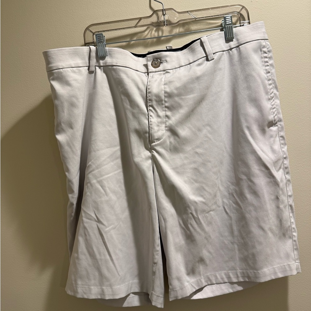 Nike Men's Light Gray Flat Front Shorts